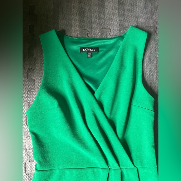 🏷️ 🛍️ NWOT Express GREEN Surplice Front Sheath Dress 🏷️ 🛍️ - Picture 6 of 8